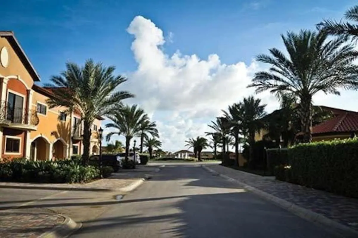 Willa Indescribable Town House With Jacuzzi Palm Beach 0*,  Aruba