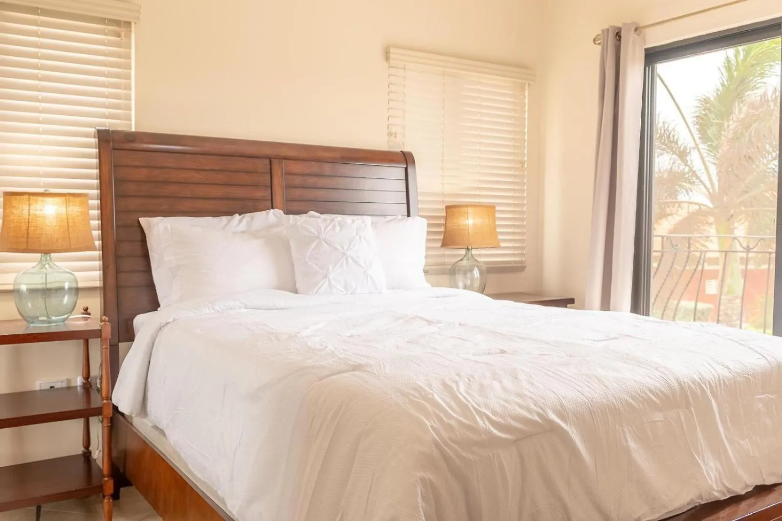 Vila Indescribable Town House With Jacuzzi Palm Beach 0*,  Aruba